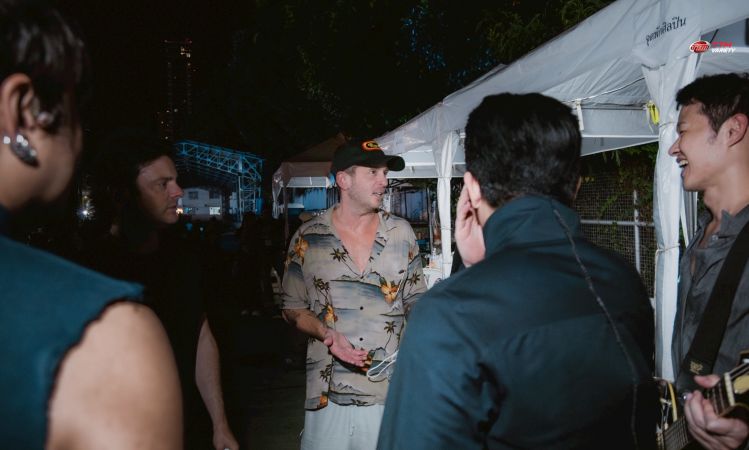 Ryan Tedder นักร้องนำ OneRepublic โผล่ชมโชว์ Slot Machine ที่ไทย