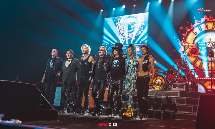 ยังคงมีความสดใหม่ในการแสดงเสมอ! ประมวลภาพโชว์สุดเดือดจากสุดยอดวงร็อกตลอดกาล Guns N' Roses